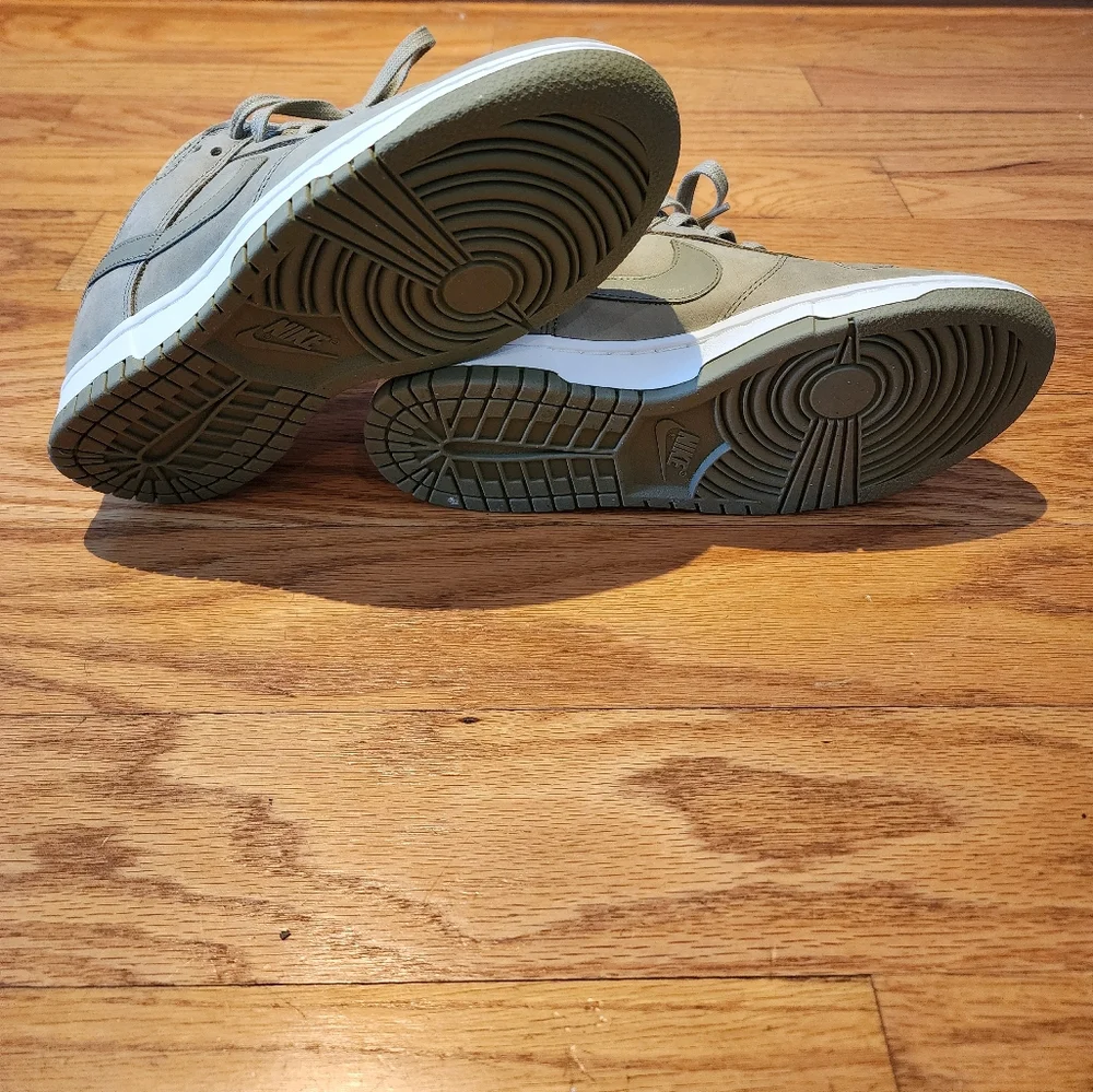 Nike Suede Dunks - Picture 4 of 6